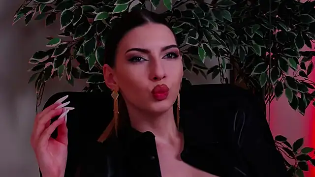 Snapshot of SkylerSpark chatting on January 18, 10:24 pm SkylerSpark online show from January 18, 10:24 pm