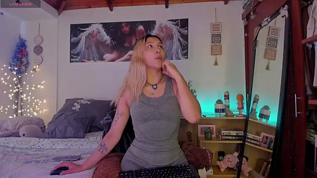 cuteweed420 online show from April 27, 8:18 pm