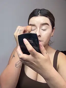 SaraBraun  online show from December 18, 6:36 pm