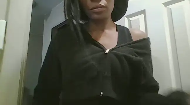 Snapshot of LuckiXCX chatting on December 14, 12:12 pm LuckiXCX online show from December 14, 12:12 pm