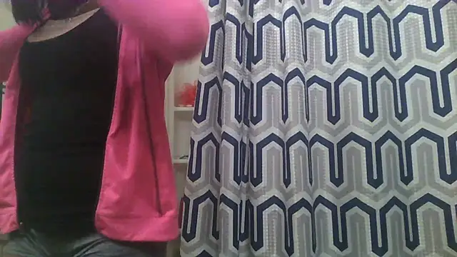 Snapshot of LuckiXCX chatting on February 11, 11:12 pm LuckiXCX online show from February 11, 11:12 pm