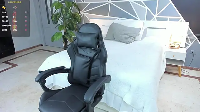 Snapshot of Lucifer_shadow chatting on February 7, 12:50 pm Lucifer shadow online show from February 7, 12:50 pm