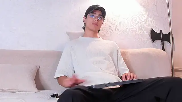 JoshRashfordd online show from October 31, 9:38 pm