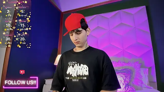 Snapshot of sett_and_gwen chatting on October 1, 4:18 am sett and gwen online show from October 1, 4:18 am