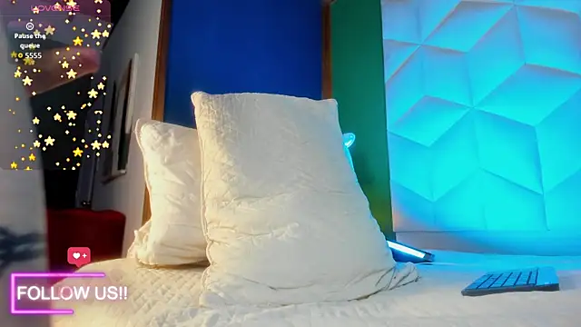 Snapshot of sett_and_gwen chatting on October 14, 3:51 am sett and gwen online show from October 14, 3:51 am