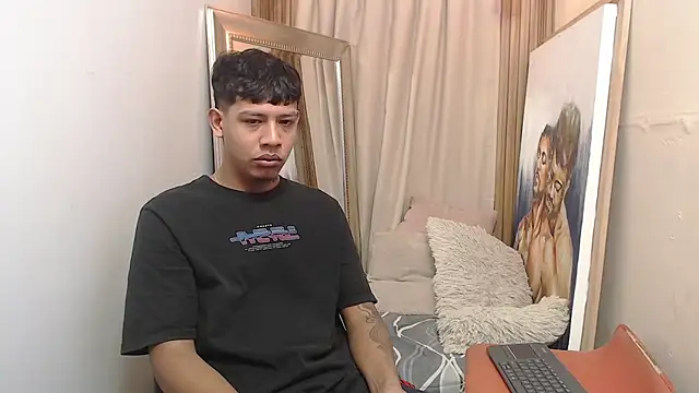 mr stiven  online show from December 15, 2:16 am