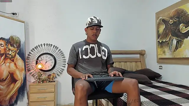 mr stiven  online show from May 6, 2:40 am