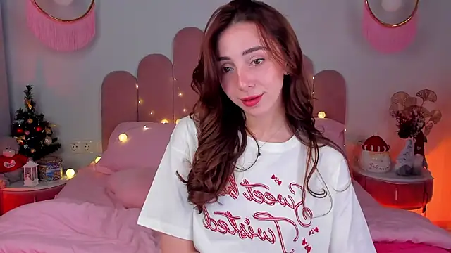 Snapshot of ElsaYoung chatting on December 24, 10:49 pm ElsaYoung online show from December 24, 10:49 pm