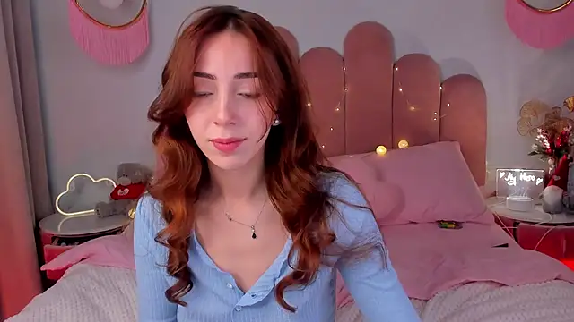 Snapshot of ElsaYoung chatting on January 4, 9:43 am ElsaYoung online show from January 4, 9:43 am