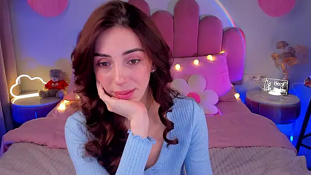 Snapshot of ElsaYoung chatting on February 9, 8:34 pm ElsaYoung online show from February 9, 8:34 pm