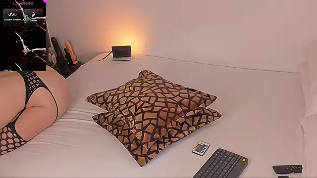 Snapshot of DannaHott17 chatting on October 29, 1:13 pm DannaHott17 online show from October 29, 1:13 pm