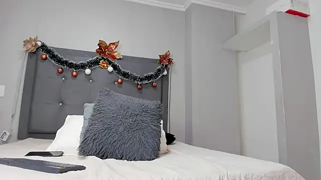 Milaspetite online show from December 14, 10:50 pm