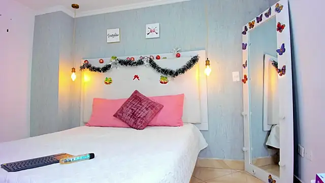 Milaspetite online show from December 20, 8:45 pm