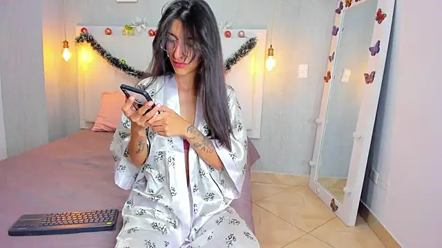 Milaspetite online show from December 27, 8:50 pm