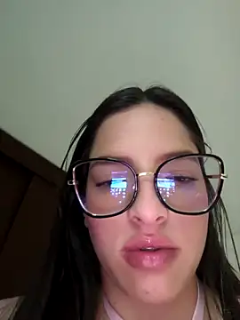 Snapshot of maria_mendez_ chatting on March 7, 10:18 pm maria mendez online show from March 7, 10:18 pm