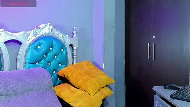 Snapshot of elizabeth_rosa21 chatting on December 19, 8:23 pm elizabeth rosa21 online show from December 19, 8:23 pm