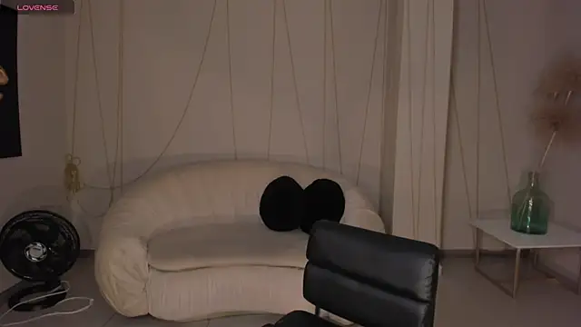 Snapshot of MiaFarrell_ chatting on February 11, 6:44 pm MiaFarrell online show from February 11, 6:44 pm