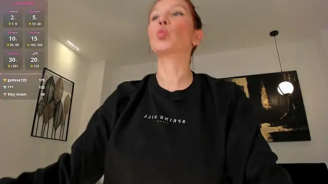 Snapshot of MiaFarrell_ chatting on February 20, 7:19 pm MiaFarrell online show from February 20, 7:19 pm