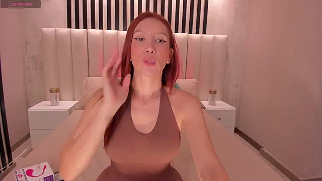 Snapshot of MiaFarrell_ chatting on March 1, 11:17 am MiaFarrell online show from March 1, 11:17 am