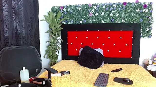 Snapshot of hannaashyel_12 chatting on December 15, 4:04 pm hannaashyel 12 online show from December 15, 4:04 pm