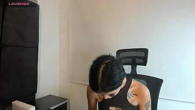 Snapshot of Cassie_howard_ chatting on January 14, 5:19 am Cassie howard online show from January 14, 5:19 am