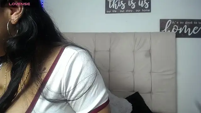 Snapshot of mariilulp303av chatting on February 18, 12:04 am mariilulp303av online show from February 18, 12:04 am