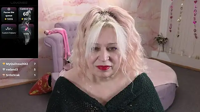 Snapshot of Penelope_Pinky chatting on April 22, 10:50 am Penelope Pinky online show from April 22, 10:50 am