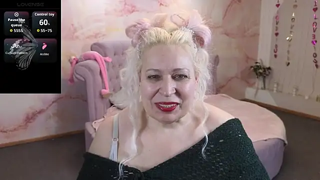 Snapshot of Penelope_Pinky chatting on April 30, 12:44 pm Penelope Pinky online show from April 30, 12:44 pm