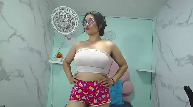 Snapshot of karime_sexygirl chatting on January 16, 8:25 pm karime sexygirl online show from January 16, 8:25 pm