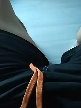 Snapshot of Dannydy2015 chatting on October 18, 12:35 am Dannydy2015 online show from October 18, 12:35 am