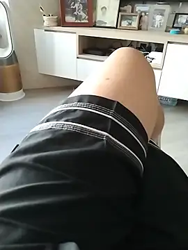 Snapshot of Dannydy2015 chatting on December 15, 2:38 am Dannydy2015 online show from December 15, 2:38 am