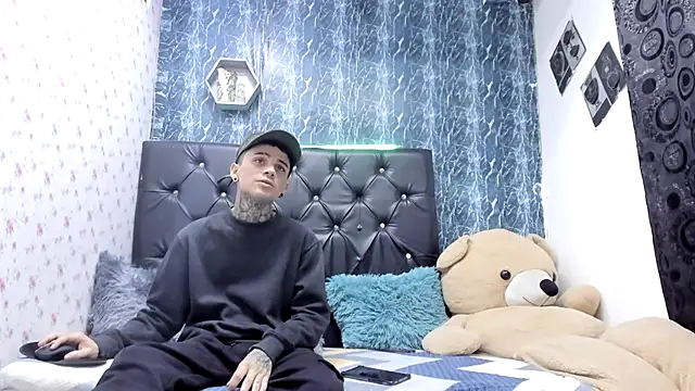 Snapshot of exotic_hot_couple chatting on March 5, 10:28 pm exotic hot couple online show from March 5, 10:28 pm