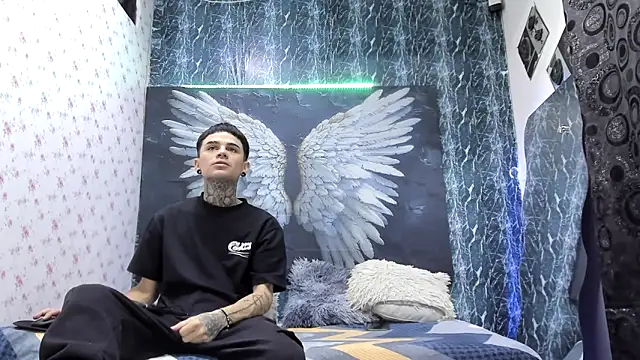 Snapshot of exotic_hot_couple chatting on March 29, 12:32 am exotic hot couple online show from March 29, 12:32 am