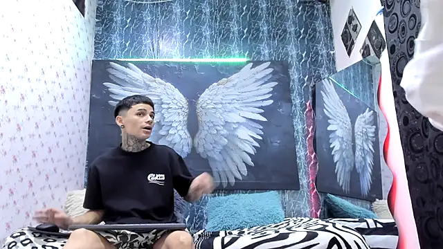 Snapshot of exotic_hot_couple chatting on April 4, 9:12 pm exotic hot couple online show from April 4, 9:12 pm