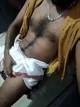 Snapshot of johnsinsexy chatting on December 18, 5:52 pm johnsinsexy online show from December 18, 5:52 pm