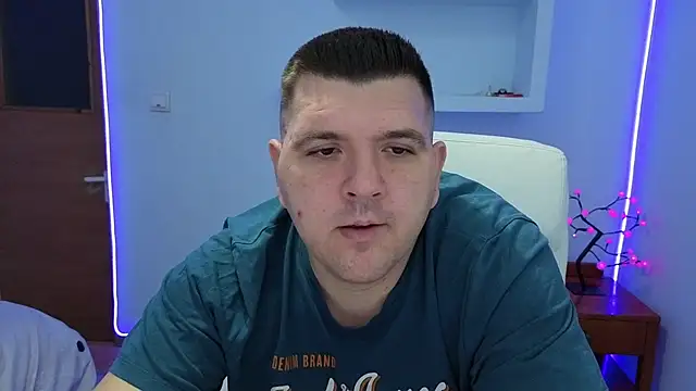 Snapshot of JasonJacks chatting on October 8, 2:42 am JasonJacks online show from October 8, 2:42 am