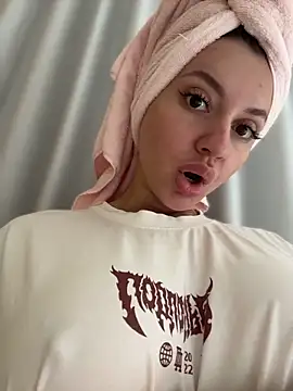 JulliaVegas online show from March 24, 2:27 am