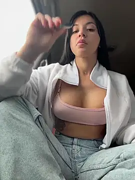 JulliaVegas online show from May 9, 1:55 am