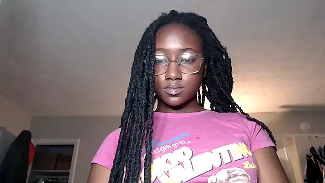 Snapshot of cum2mary_ chatting on December 18, 2:21 am cum2mary online show from December 18, 2:21 am