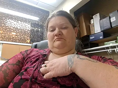 Snapshot of chrissybear84 chatting on February 1, 7:01 pm chrissybear84 online show from February 1, 7:01 pm