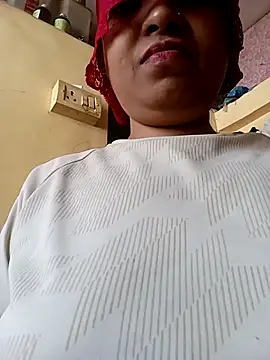 Snapshot of sunita-doll chatting on March 2, 8:43 am sunita-doll online show from March 2, 8:43 am