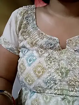 Snapshot of sunita-doll chatting on March 9, 1:42 am sunita-doll online show from March 9, 1:42 am