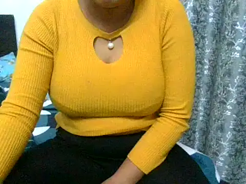 Snapshot of chavi_12 chatting on January 7, 2:10 am chavi 12 online show from January 7, 2:10 am
