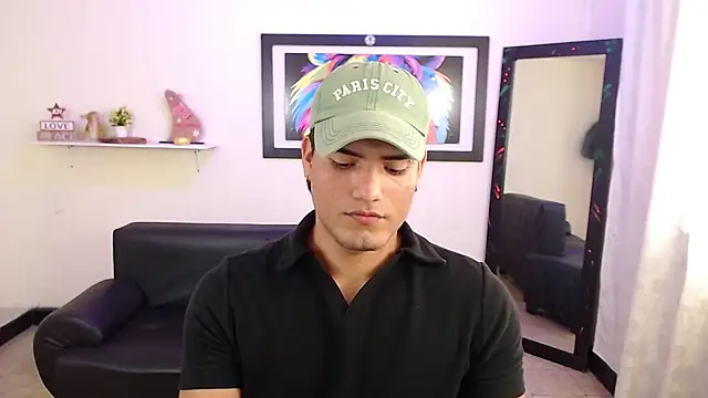 Snapshot of Bigmark18 chatting on December 20, 8:12 pm Bigmark18 online show from December 20, 8:12 pm