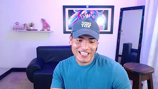 Snapshot of Bigmark18 chatting on December 22, 2:06 am Bigmark18 online show from December 22, 2:06 am