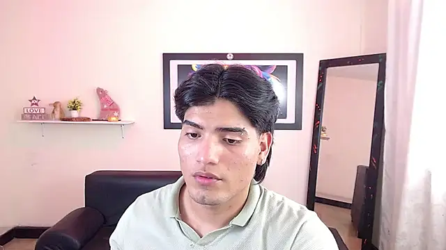 Snapshot of Bigmark18 chatting on December 31, 8:34 pm Bigmark18 online show from December 31, 8:34 pm