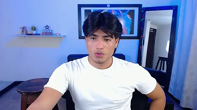 Snapshot of Bigmark18 chatting on February 1, 11:16 pm Bigmark18 online show from February 1, 11:16 pm
