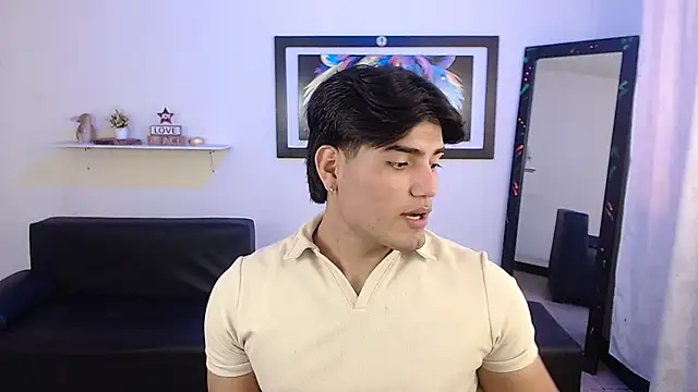 Snapshot of Bigmark18 chatting on February 10, 8:21 pm Bigmark18 online show from February 10, 8:21 pm