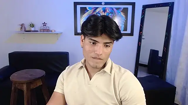 Snapshot of Bigmark18 chatting on February 10, 11:23 pm Bigmark18 online show from February 10, 11:23 pm