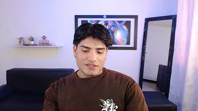 Snapshot of Bigmark18 chatting on February 12, 8:29 pm Bigmark18 online show from February 12, 8:29 pm